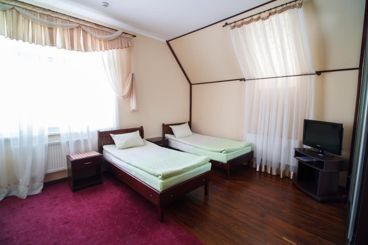 خاركيف Hotel On Khmelnytskogo 8 المظهر الخارجي الصورة