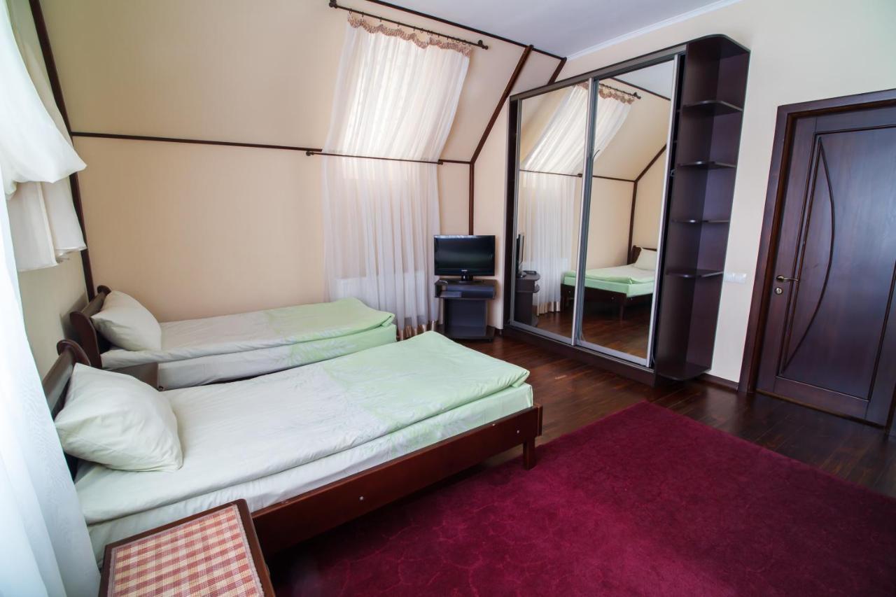 خاركيف Hotel On Khmelnytskogo 8 المظهر الخارجي الصورة