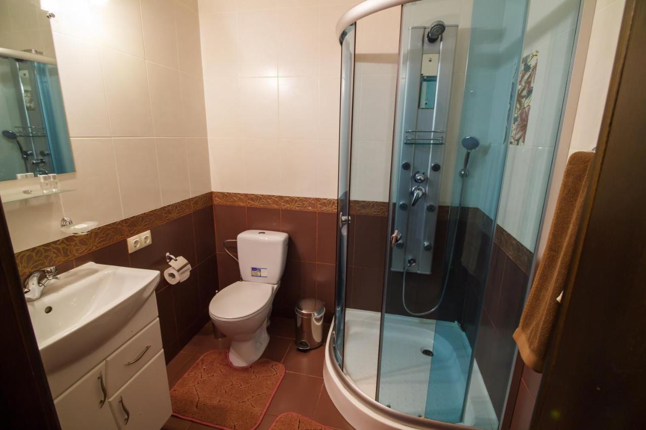 خاركيف Hotel On Khmelnytskogo 8 المظهر الخارجي الصورة