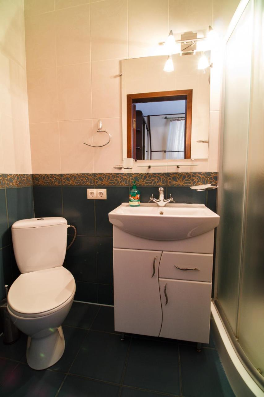 خاركيف Hotel On Khmelnytskogo 8 المظهر الخارجي الصورة