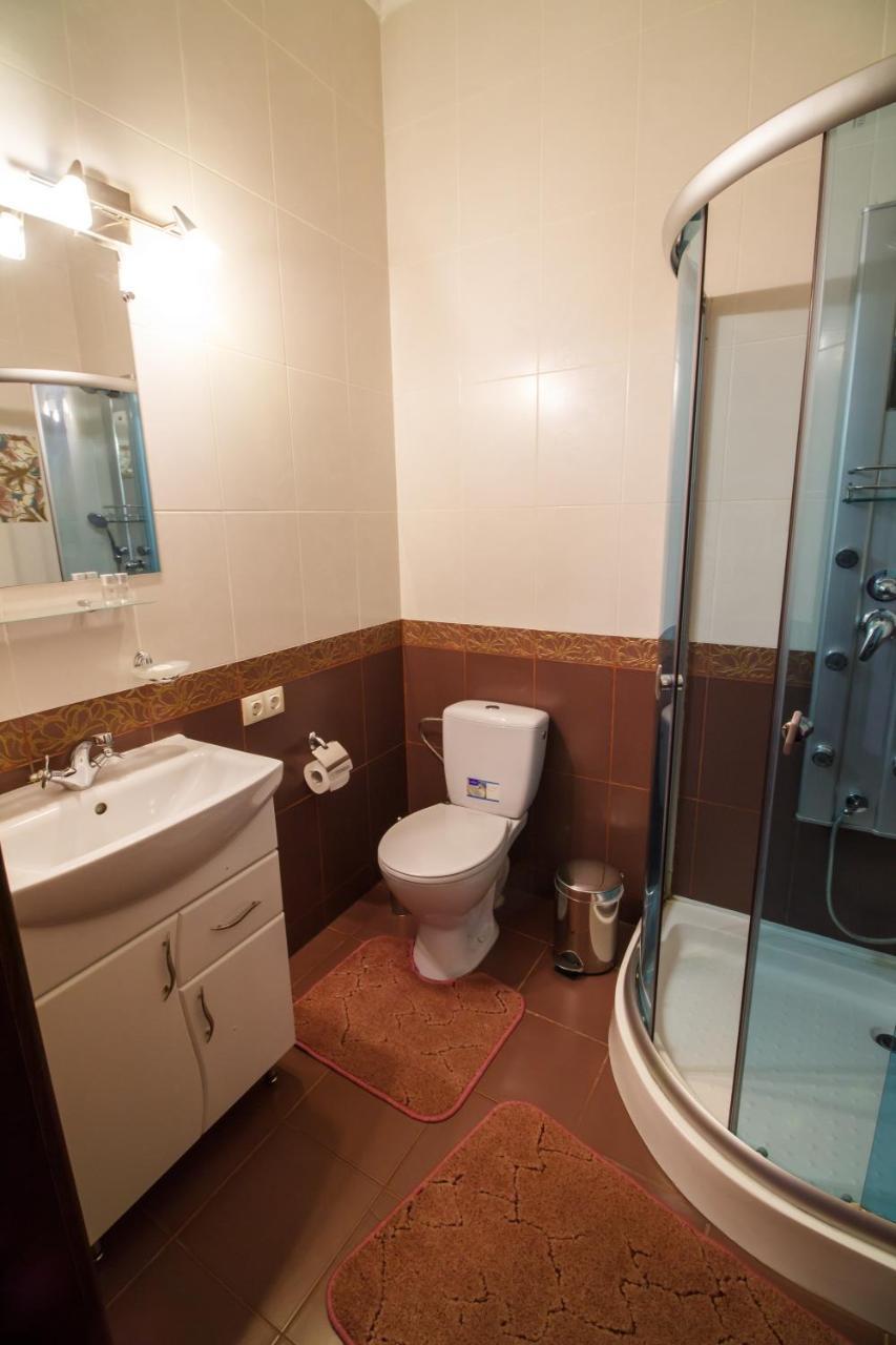 خاركيف Hotel On Khmelnytskogo 8 المظهر الخارجي الصورة